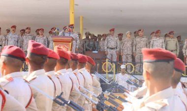 وزير الدفاع يقوم بزيارة تفقدية إلى الكلية الحربية