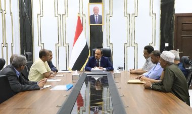 محافظ حضرموت يترأس اجتماعًا لضبط الأسعار وتفعيل الحركة التجارية والاستثمارية