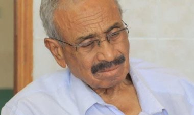 اللواء بن بريك يُعزّي في وفاة التربوي القدير الأستاذ فرج عوض طاحس