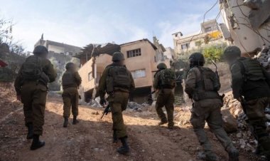 قوات الاحتلال تجرف جزءًا من شارع رئيسي بالضفة