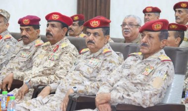 وزير الدفاع يشهد تدشين البطاقة العسكرية الإلكترونية للهيئات والدوائر والمنطقة العسكرية الرابعة