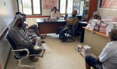 انتقالي حبان يقدم كمية من الكتب المدرسية لمكتب التربية والتعليم بالمديرية