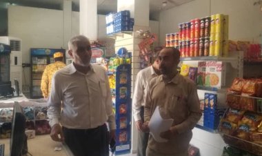 لجنة مراقبة الأسعار بمحافظة المهرة تواصل حملاتها الميدانية لضبط الأسعار في أسواق الغيضة