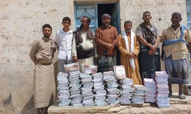 انتقالي الصعيد يقدم كمية من الكتب المدرسية لمكتب التربية والتعليم بالمديرية