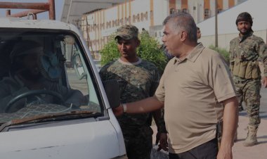 العميد المنهالي يقود حملة مرورية بشوارع المكلا ويؤكد: لن نسمح بانتشار الجرائم والحوادث بسبب المركبات المخالفة والمجهولة