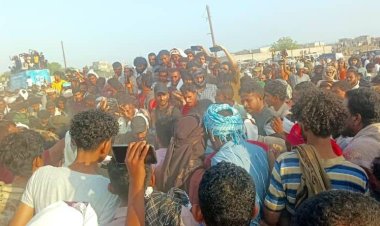 العاصمة عدن تُشيّع الشهيد الشيخ مهدي العقربي إلى مثواه الأخيرة ببئر أحمد