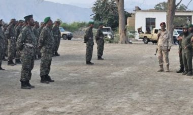 العميد الوالي يطلع على الجاهزية القتالية لقوات الحزام الأمني بأبين ويؤكد استمرار معركة اجتثاث الإرهاب