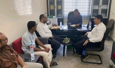 فريق الجودة ومكافحة العدوى بالمهرة يناقش مع مدير عام الخدمات الطبية بوزارة الصحة سبل تعزيز معايير الجودة وسلامة المرضى