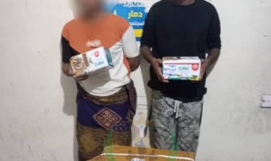 قوات الحزام الامني تضبط شخصين بتهمة سرقة بضائع من على متن شاحنات نقل شمال عدن