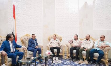 محافظ شبوة يبحث مع وفد الجمعية الكويتية تعزيز التعاون التنموي والإنساني وتنفيذ مشاريع خدمية