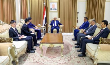 رئيس الوزراء يشيد بالعلاقات الثنائية المتميزة بين اليمن والصين
