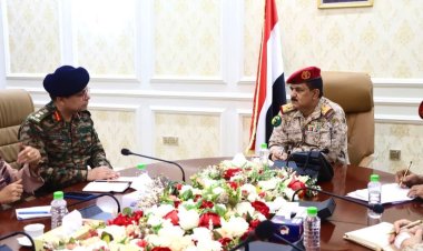 وزير الدفاع يبحث مع الملحق العسكري الهندي تعزيز التعاون المشترك