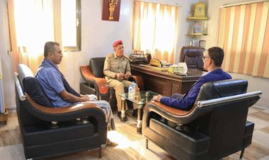 قائد المنطقة اللواء الركن بارجاش يزور مدير عام مكتب الشؤون الاجتماعية والعمل بساحل حضرموت