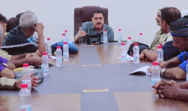 مدير أمن العاصمة عدن يلتقي اللجان المجتمعية لمديرية خور مكسر ويؤكد على مواصلة التنسيق والعمل المشترك