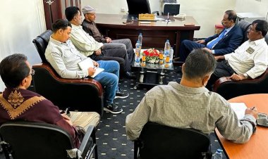 فريق التوجيه والرقابة الرئاسي يتفقد سير عمل مكتب شؤون الغاز في شبوة