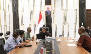 محافظ حضرموت يلتقي وفداً من أبناء مديرية غيل باوزير ويؤكد دعم المشاريع التنموية بالمديرية