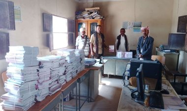 انتقالي رضوم يدعم مكتب التربية والتعليم بالمديرية بكمية من الكتب المدرسية