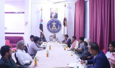 فريق التوجيه والرقابة الرئاسي يلتقي بممثلي منظمات المجتمع المدني في المهرة