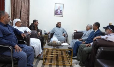 محافظ سقطرى يلتقي لجنة  وزارة التعليم العالي والبحث العلمي