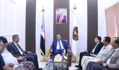 الجعري يناقش مع نائبي وزارتي المياه والبيئة والإدارة المحلية أوضاع الخدمات في محافظة المهرة