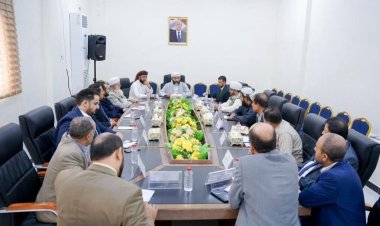 اجتماع في عدن يناقش سير العمل في قطاعات وزارة الأوقاف والإرشاد