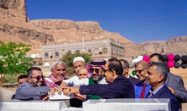 محافظ حضرموت يضع حجر الأساس لمركز البكرية الخيري للغسيل الكلوي بدوعن بتمويل من مركز الملك سلمان