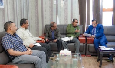 المحافظ بن الوزير يناقش مع قيادات المياه والموارد المائية مشروعات حيوية لتعزيز الأمن المائي وتنمية الريف بالمحافظة