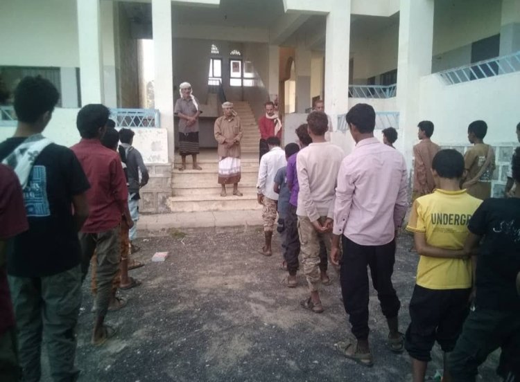 انتقالي الوضيع يتفقد سير العملية التعليمية بثانوية الفاروق بالمديرية