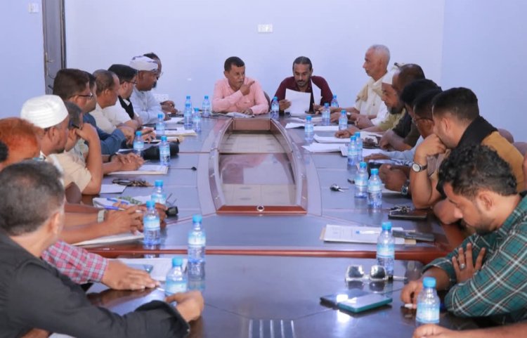 تنفيذي الشحر دورتيه الثامنة والتاسعة لعام 2025 يناقش جملة من تقارير المكاتب التنفيذية