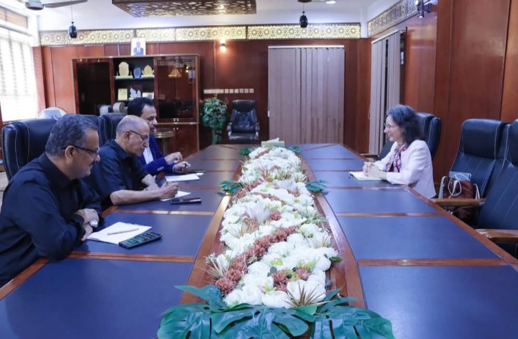 وزارة الزراعة والأسماك تناقش مع السفيرة الفرنسية باليمن اوجه الدعم التنموي في القطاعين السمكي والزراعي