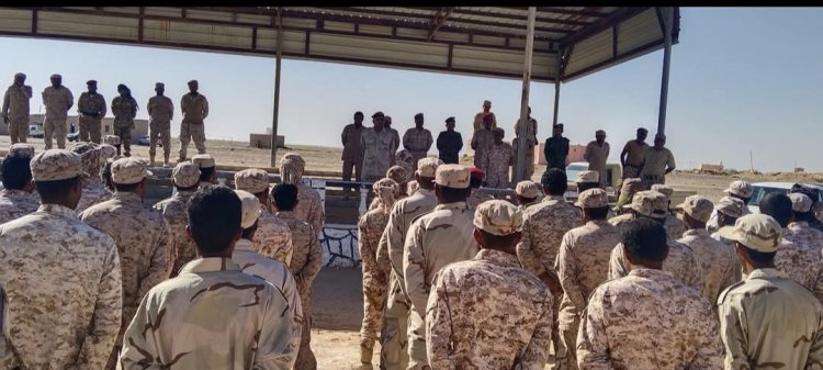 رئيس عمليات اللواء الثاني دفاع ساحلي يلقي محاضرة توجيهية لتعزيز الانضباط ورفع الروح المعنوية باللواء