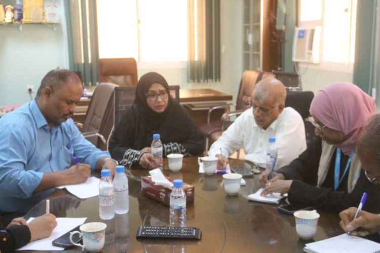 لقاء بمكتب وزارة الصحة العامة والسكان يناقش نتائج الحملة الوطنية ضد شلل الاطفال الجولة الثانية بساحل حضرموت