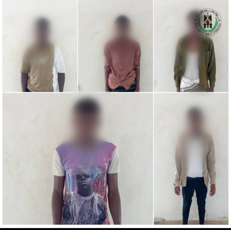 قوات الحزام الأمني بعدن تضبط خمسة متهمين بالتقطع على خط ساحل أبين