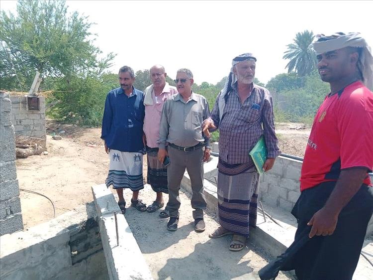 وكيل وزارة الزراعة والري يتفقد الأعمال في عبر الحضارم في الثعلب و رصف قناة المياه بمنطقة البستان بلحج