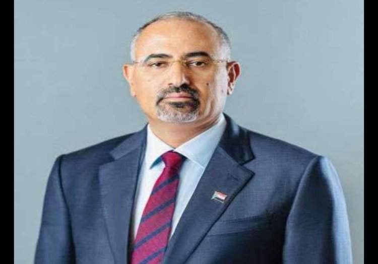 الرئيس الزُبيدي يجري اتصالاً هاتفياً بالشيخ سلطان البركاني للاطمئنان على صحته