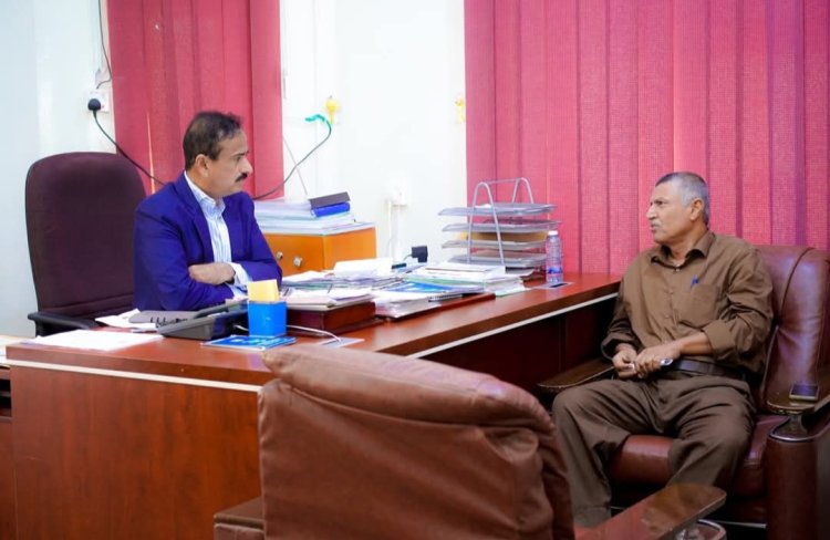 المحافظ بن الوزير يؤكد أن مشروع الصرف الصحي لمدينة عتق أولوية استراتيجية للسلطة المحلية