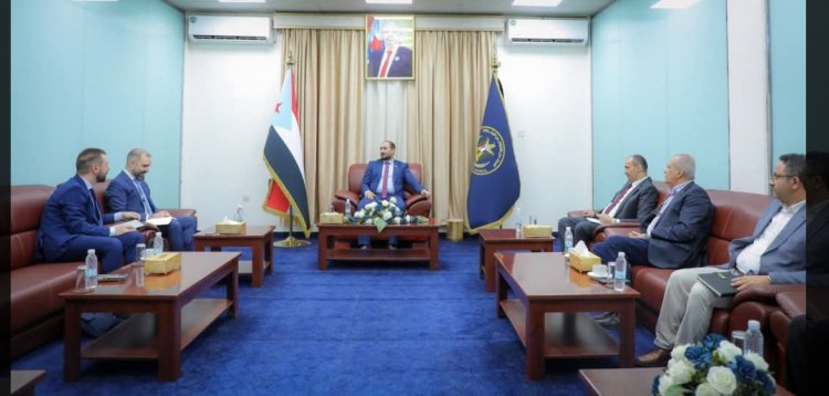 الأمين العام للأمانة العامة يبحث سبل تعزيز جهود تحقيق السلام مع وفد المعهد الأوروبي