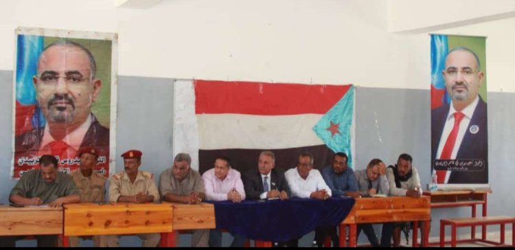 فريق التوجيه والرقابة الرئاسي يعقد لقاءً مشتركًا مع قيادتي الانتقالي والسلطة المحلية في حبيل جبر