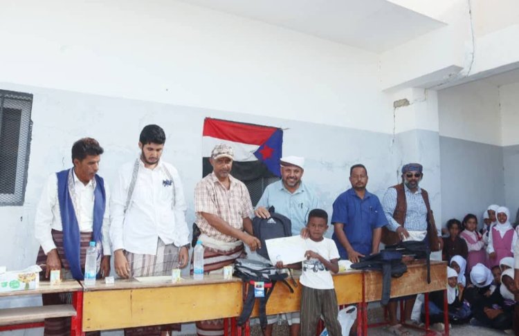 انتقالي المحفد يتفقد سير العملية التعليمية ويشهد الحفل التكريمي لأوائل الطلاب بمدرسة الشهيد شلال