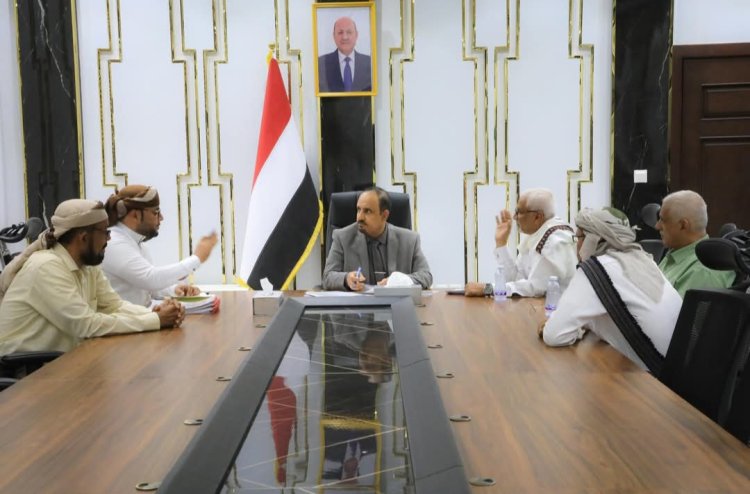 محافظ حضرموت يشيد بجهود مؤسسة الرفقاء الإنسانية ويُثمن دعم الكويت لمشاريع الإسكان والخدمات