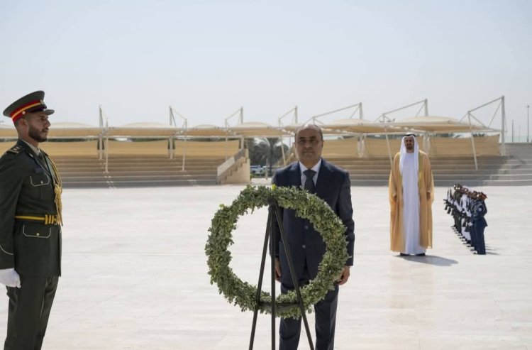 رئيس الوزراء يزور واحة شهداء دولة الإمارات العربية المتحدة