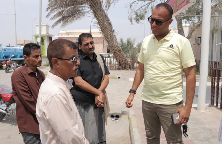 المدير العام لمديرية الشحر يطلع على التجهيزات لانطلاق المخيم الطبي بمستشفى الشحر العام ويشهد استلام اجهزة تكييف من مصنع الوطنية