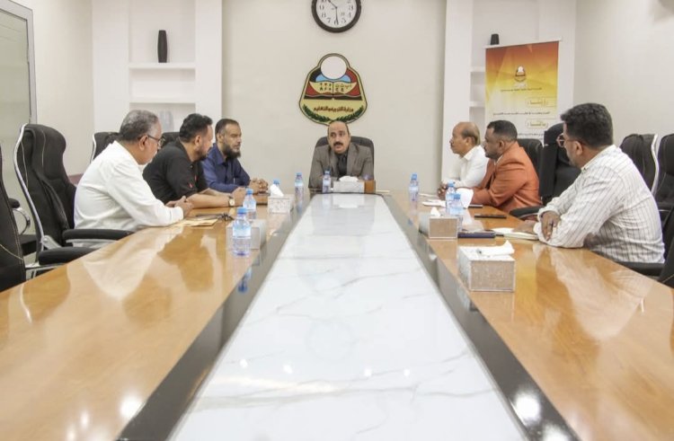 اجتماع بتربية ساحل حضرموت يناقش آلية تنفيذ مشروع (المعلم الرقمي) لمعلمي ساحل حضرموت.