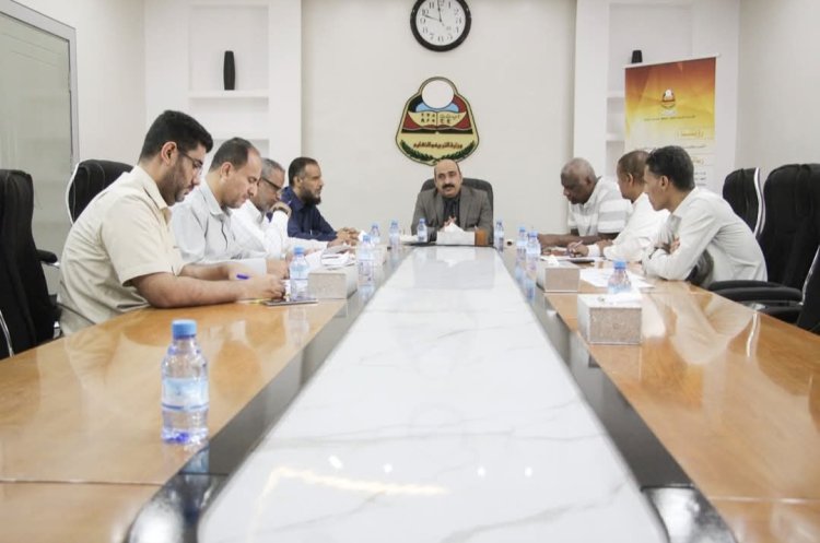 اجتماع بتربية ساحل حضرموت يناقش التحضيرات لإقامة حفل تكريم لأوائل شهادة الثانوية العام 2024-2025م
