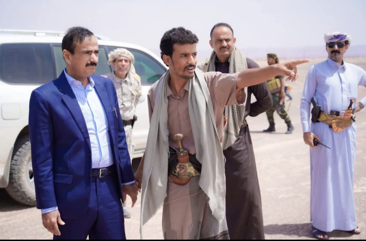 محافظ شبوة يوجه باعتماد إنشاء مدرسة وخزان مياه في منطقة لَجَب بمديرية عتق