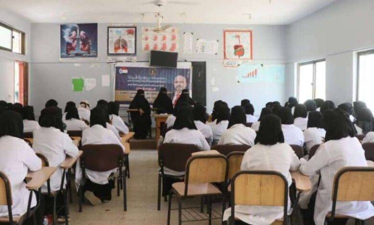 انتقالي الضالع يلقي محاضرة توعوية لطلاب معهد أمين ناشر وكلية الضالع الجامعية