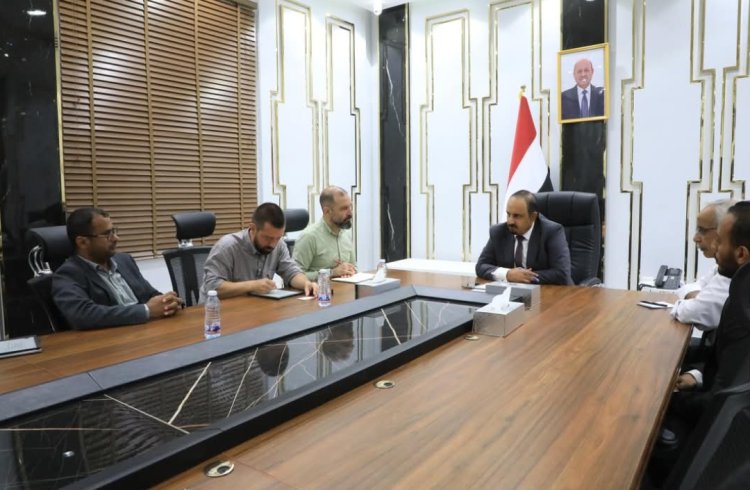 محافظ حضرموت يبحث مع وفد المعهد الأوروبي للسلام جهود دعم الحوارات السياسية وتعزيز السلام