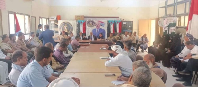 فريق التوجيه والرقابة الرئاسي يعقد لقاءً مشتركًا مع قيادتي الانتقالي والسلطة المحلية في الحبيلين