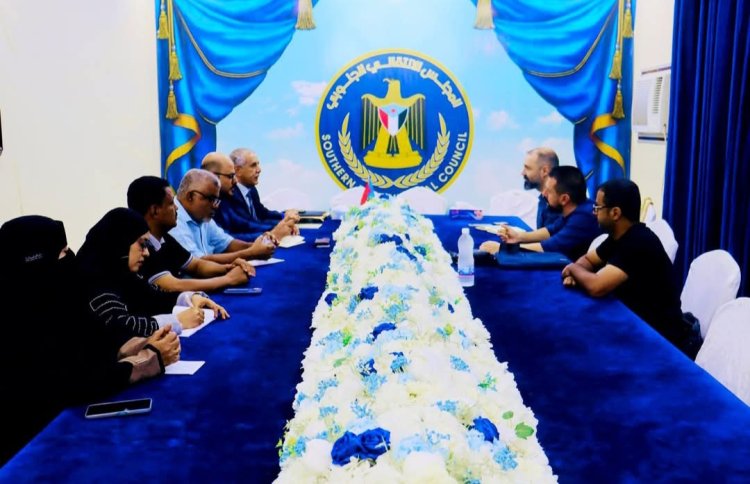 فريق التوجيه والرقابة الرئاسي يبحث مع وفد المعهد الأوروبي للسلام مستجدات الأوضاع في حضرموت