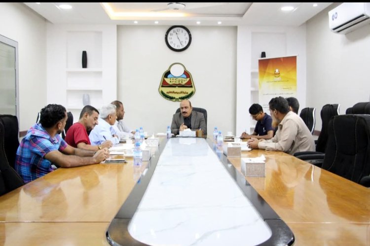 مدير مكتب وزارة التربية والتعليم بساحل حضرموت يستقبل وفداً من صحيفة 14 أكتوبر بديوان مكتب الوزارة بالمحافظة